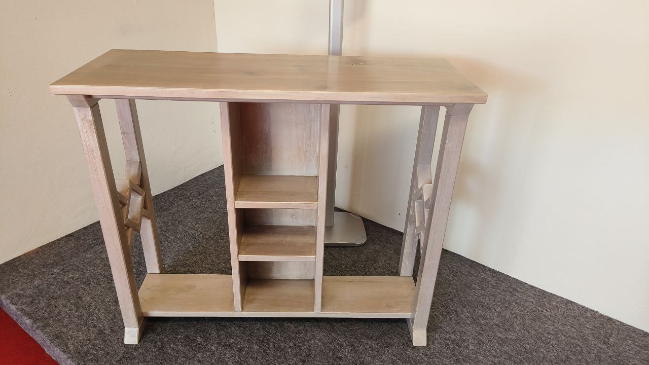 Kumbs Console Table